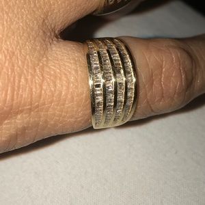 Sold14k yellow gold ladies ring with real diamonds